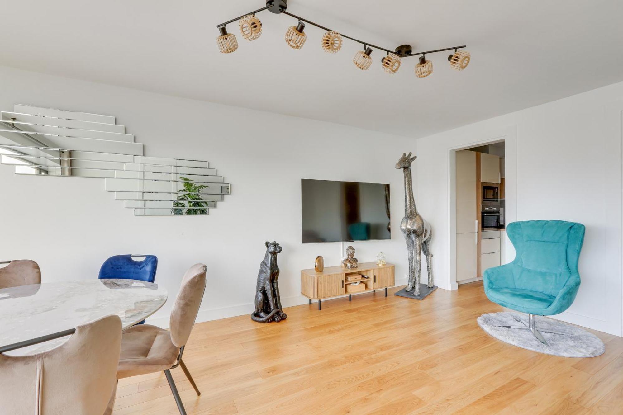 Paris Luxury Apartment 75M2 With Eiffel Tower View, 1 Min Metro, Parking Exterior photo